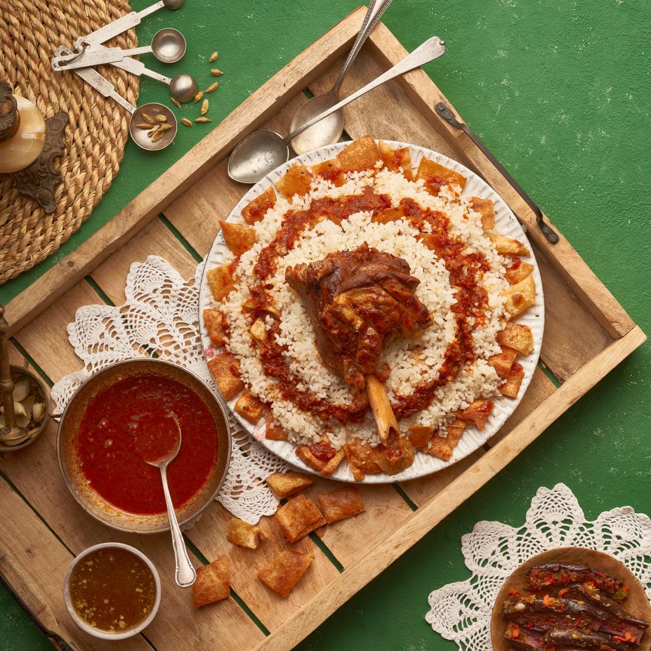 في إيه أحلى من فتة موزه من إيد طنط تطبطب عليك في يوم زى ده